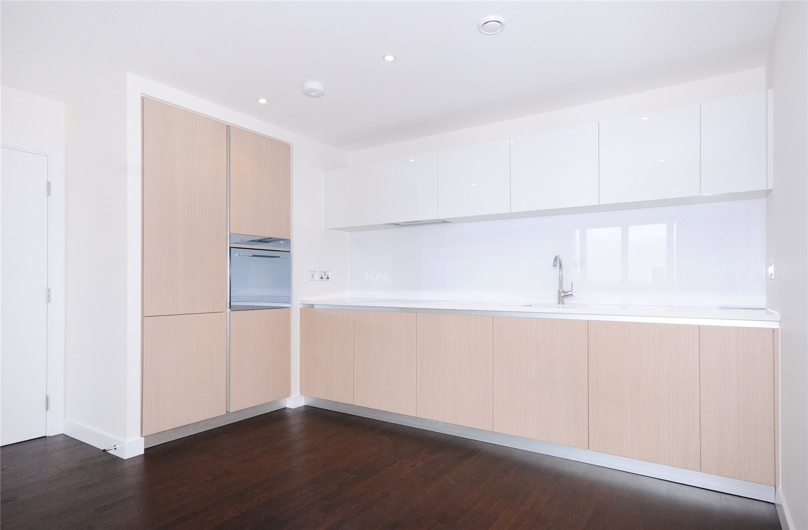 Flat Pump House Crescent in Greater London