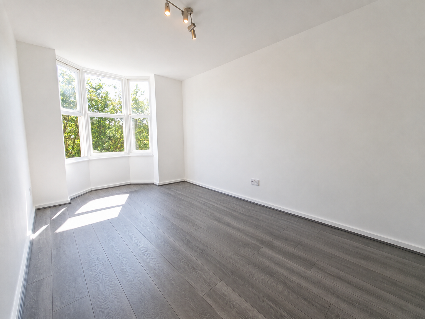 Flat Watermint Quay in Greater London