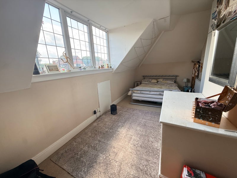 Room Clarendon Road in Sheffield