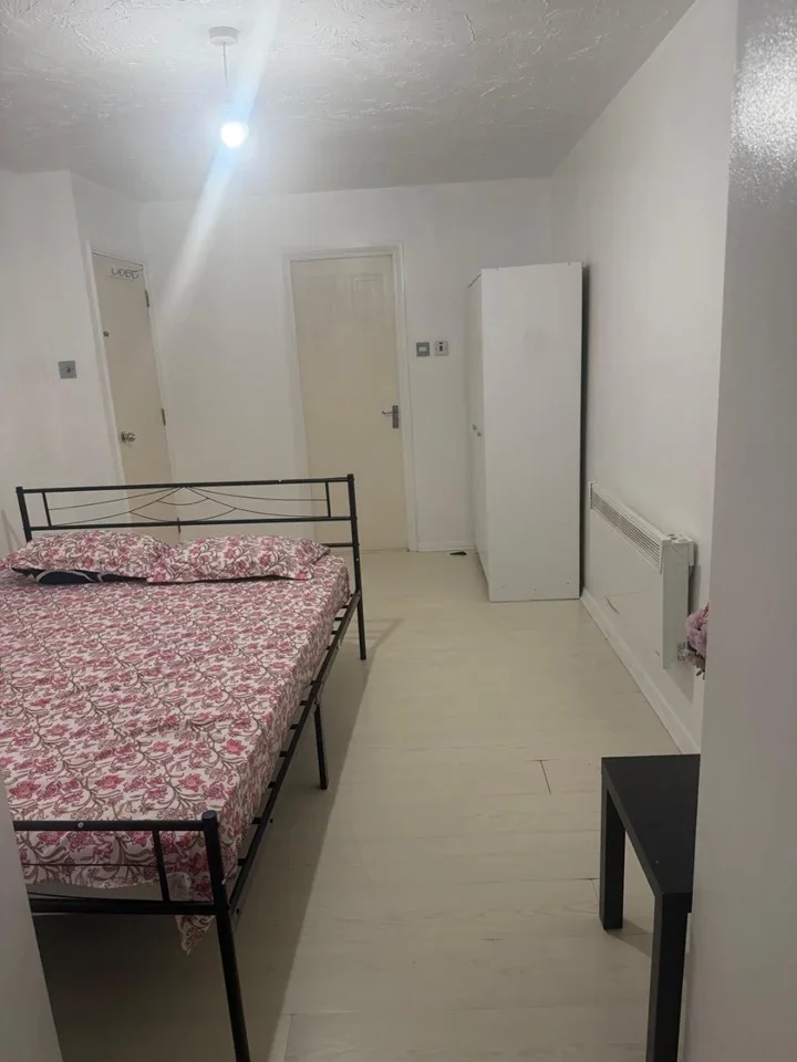 Room Whitstable Place in Greater London