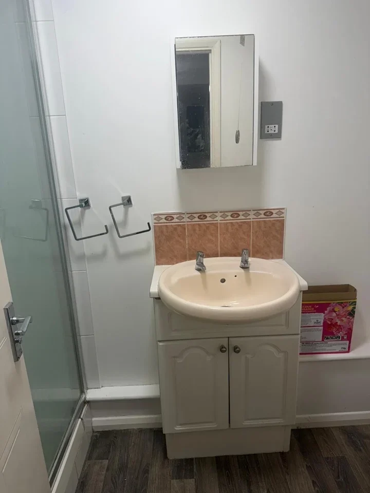 Room Whitstable Place in Greater London