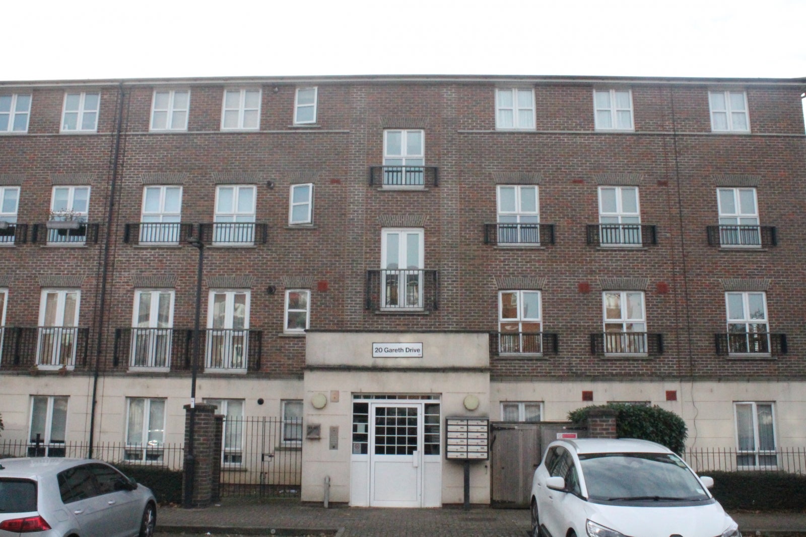 Flat Gareth Drive in Greater London