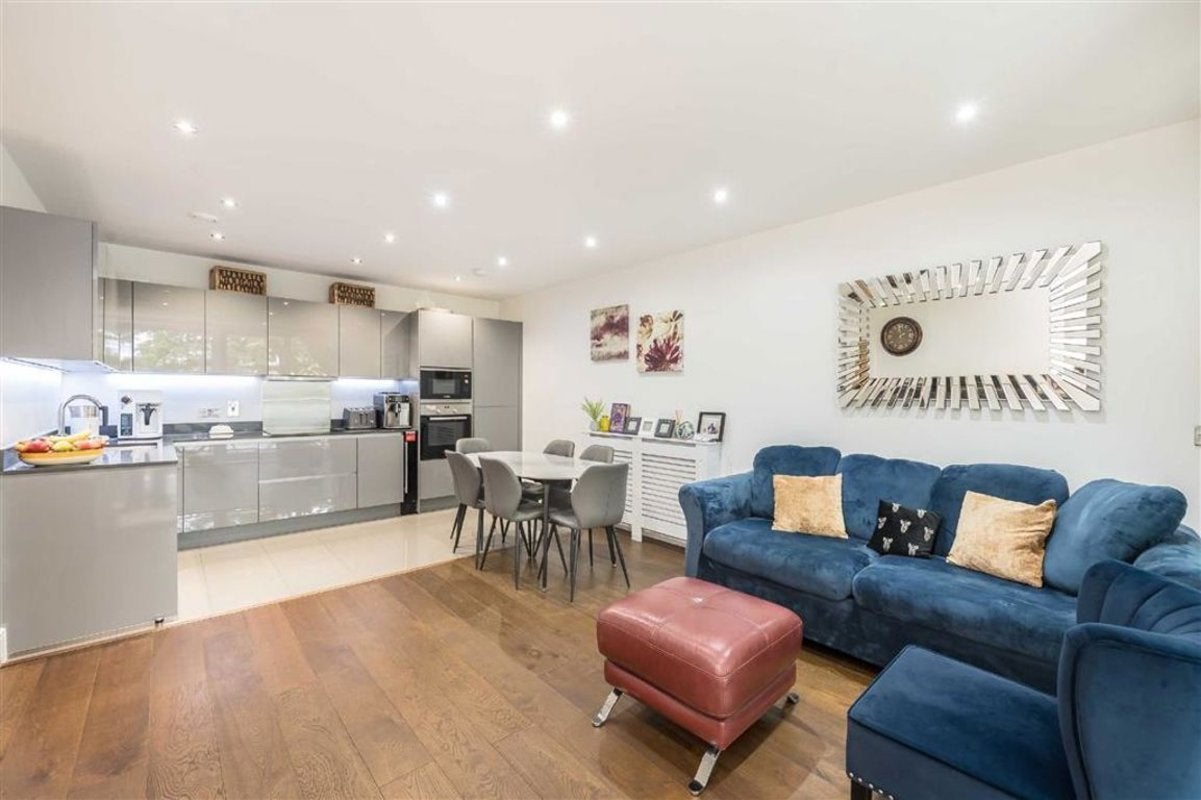 Flat Levett Square in Greater London