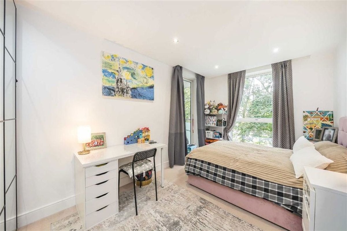 Flat Levett Square in Greater London