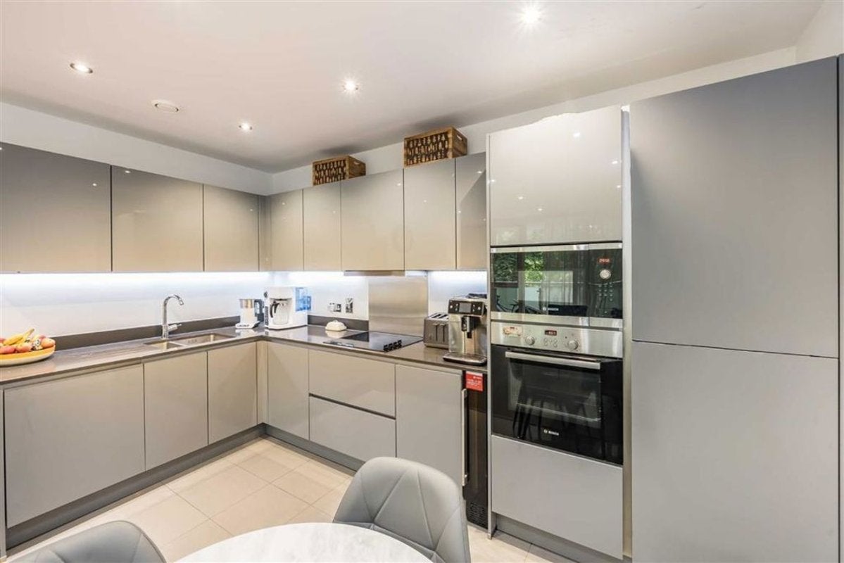 Flat Levett Square in Greater London