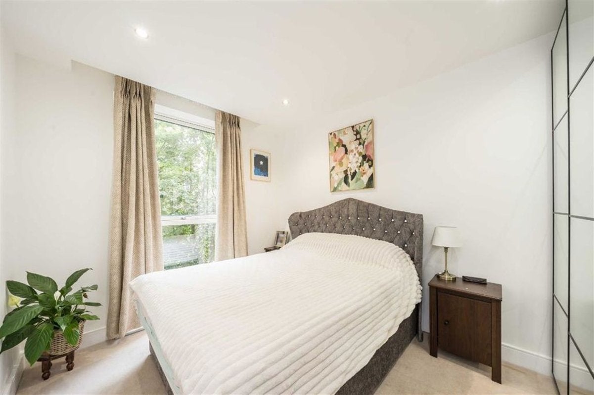Flat Levett Square in Greater London