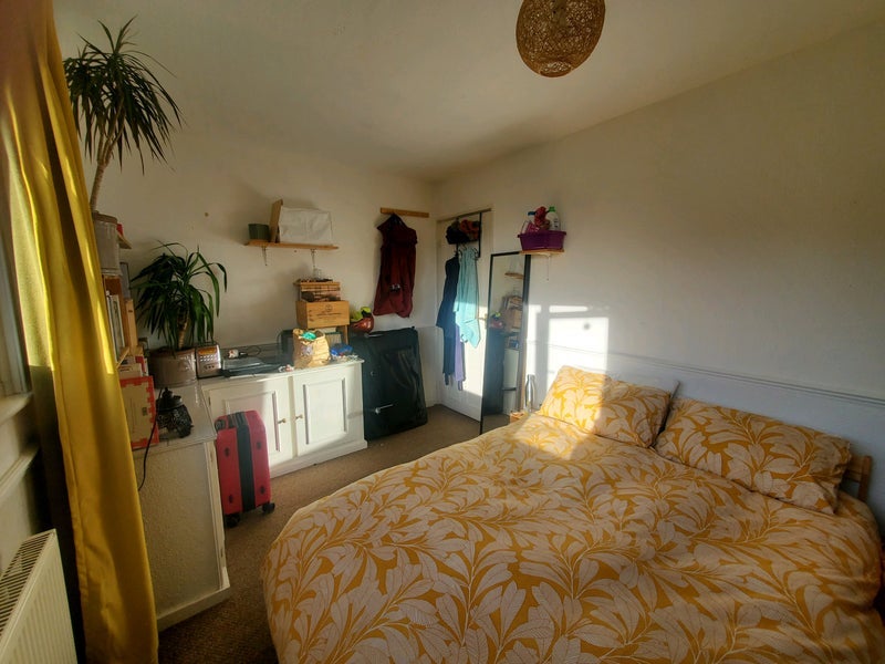 Room Faraday Close in Greater London