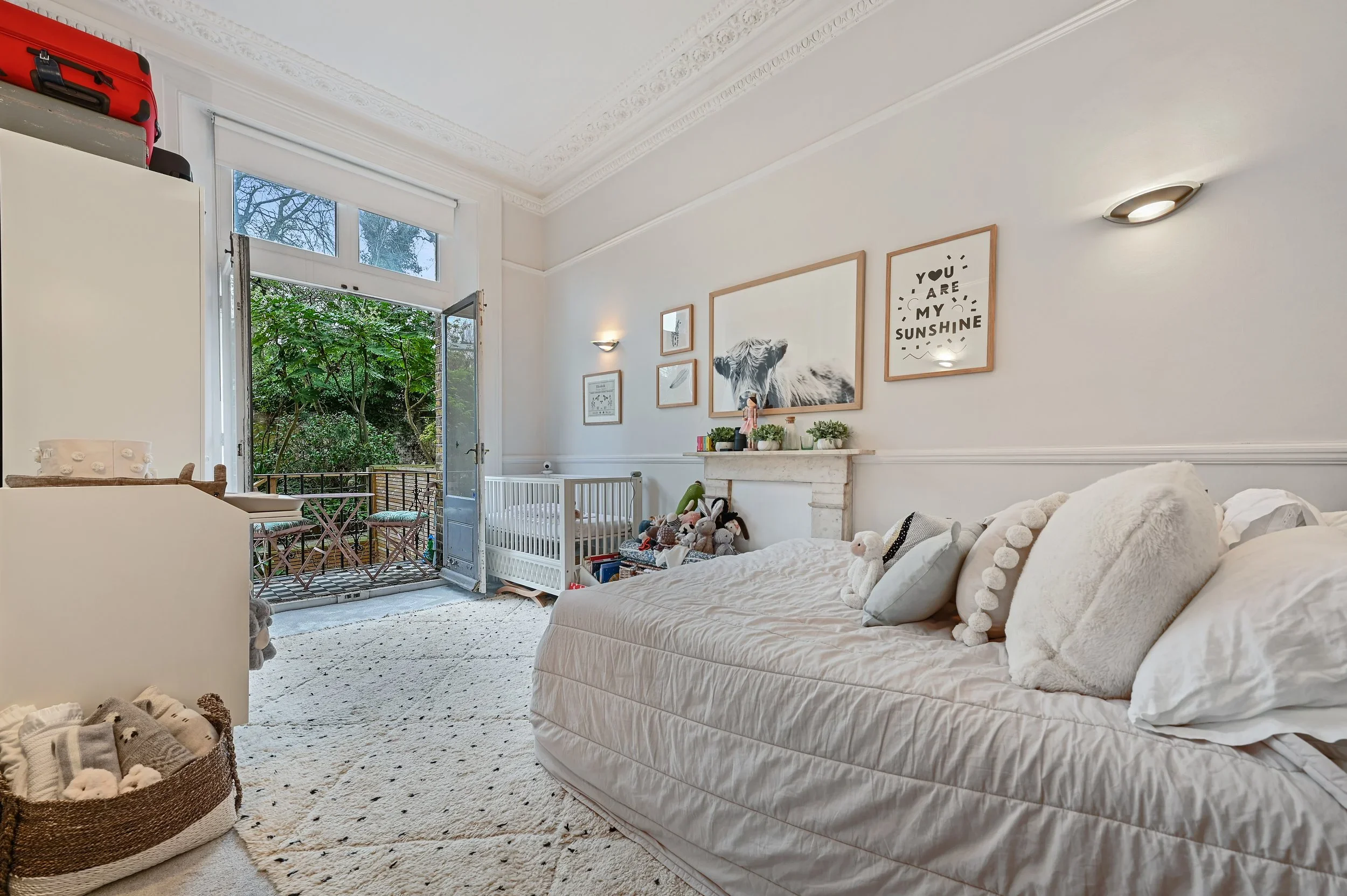 Flat Belsize Avenue in Greater London