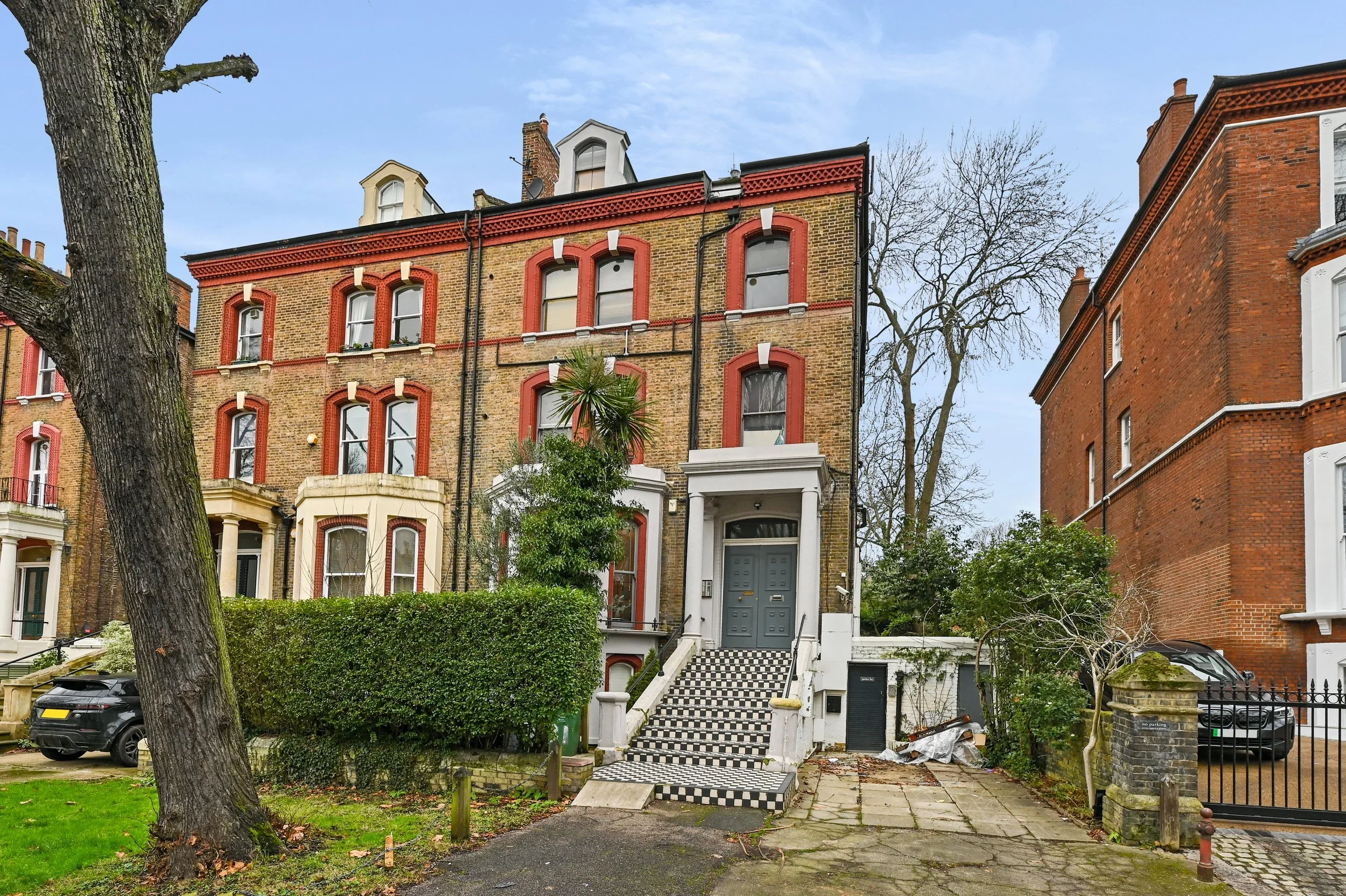 Flat Belsize Avenue in Greater London