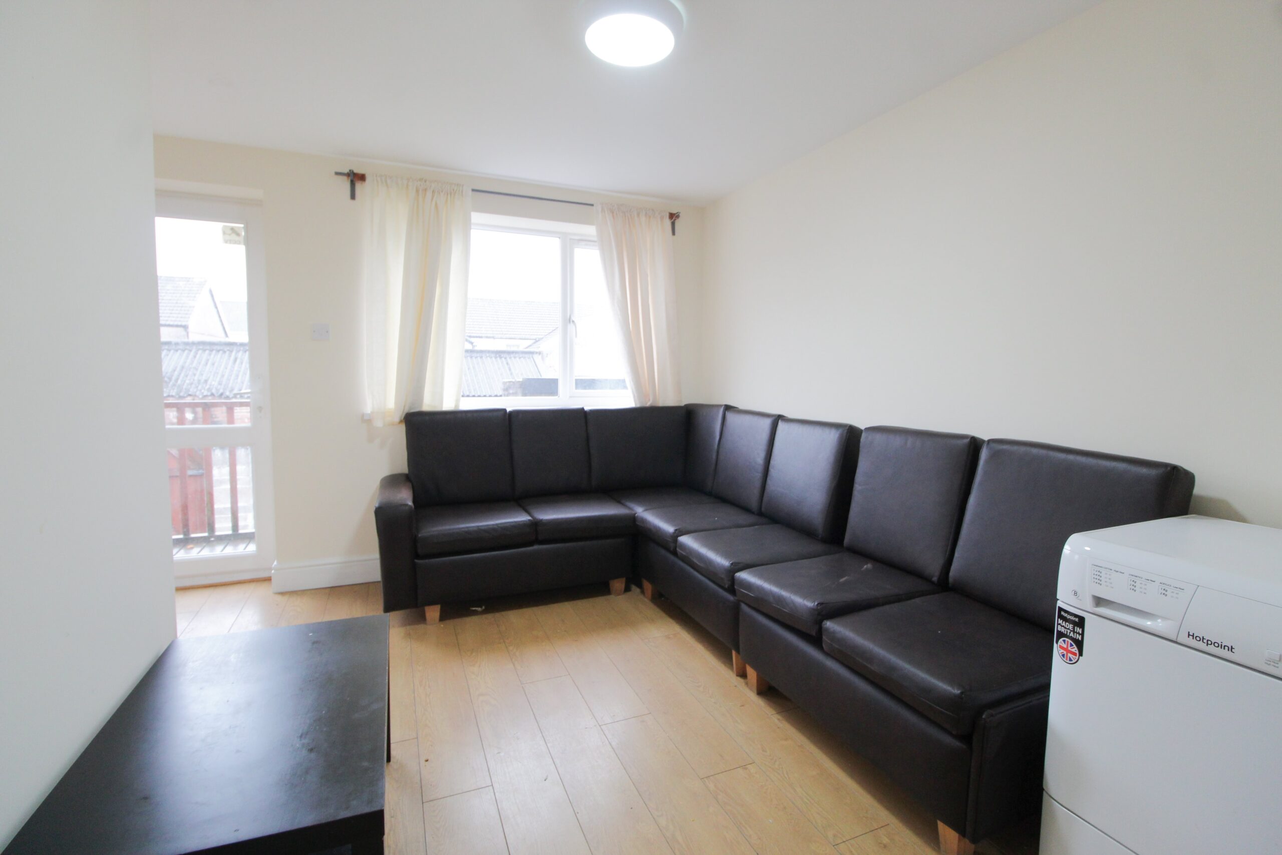 Room King Street in Pontypridd