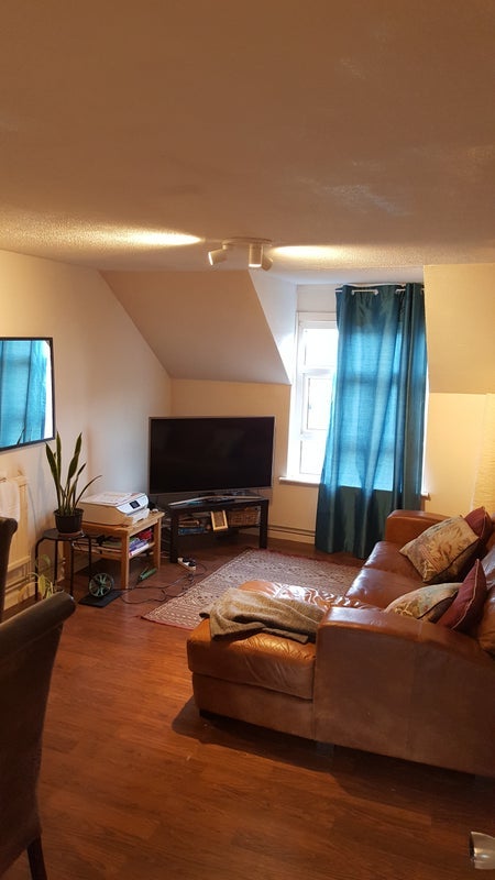 Room Tamworth Road in Greater London