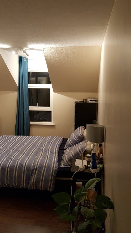 Room Tamworth Road in Greater London
