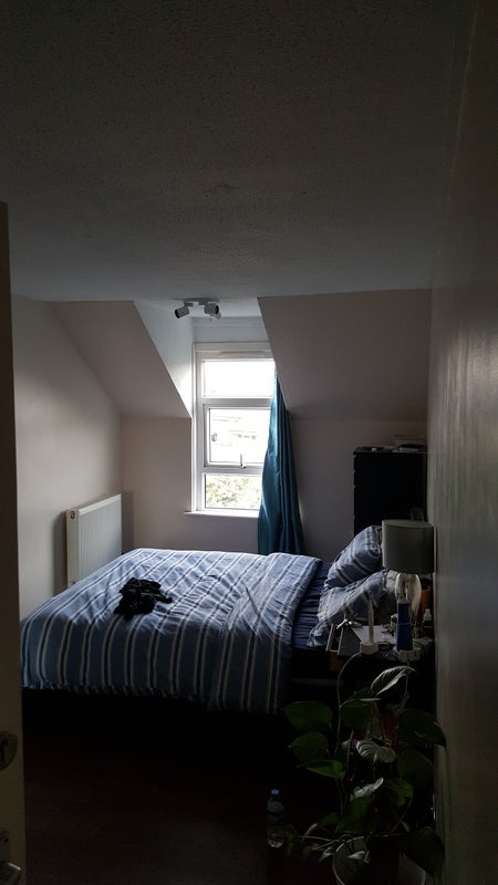 Room Tamworth Road in Greater London
