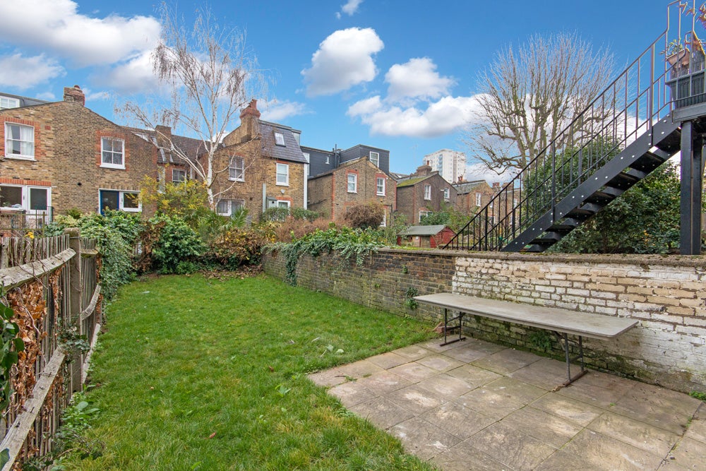 Flat Oakbury Road in Greater London