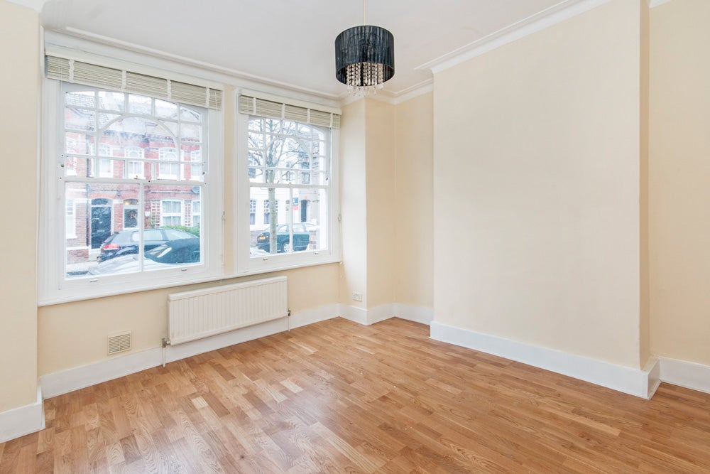 Flat Oakbury Road in Greater London