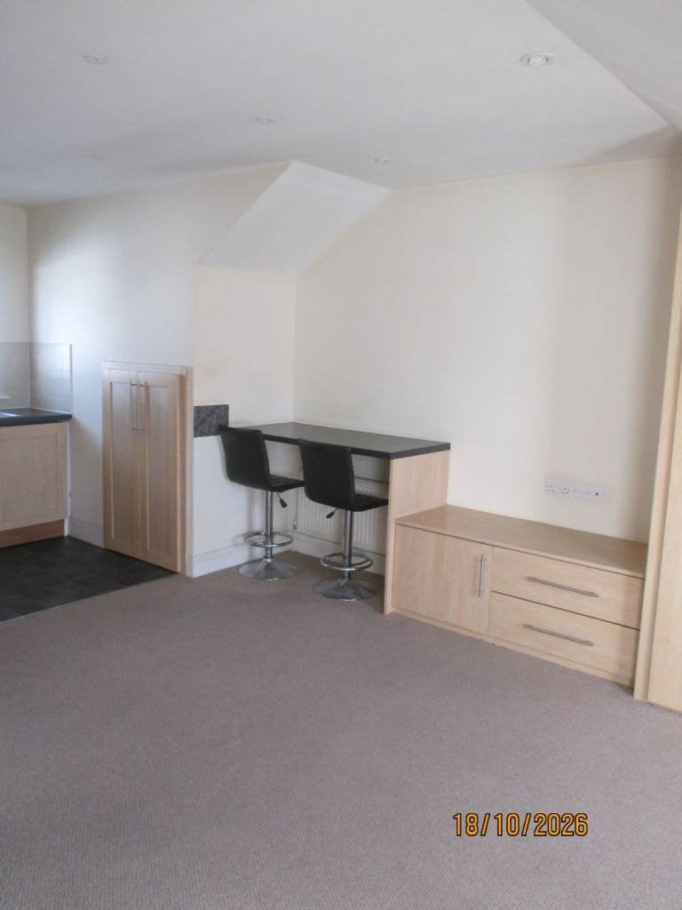 Flat Springbank Road in Greater London