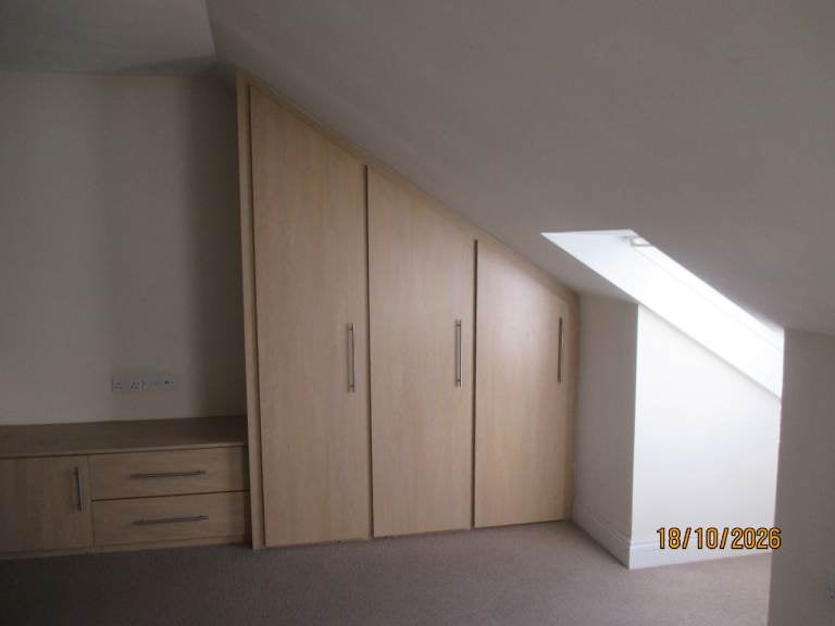 Flat Springbank Road in Greater London