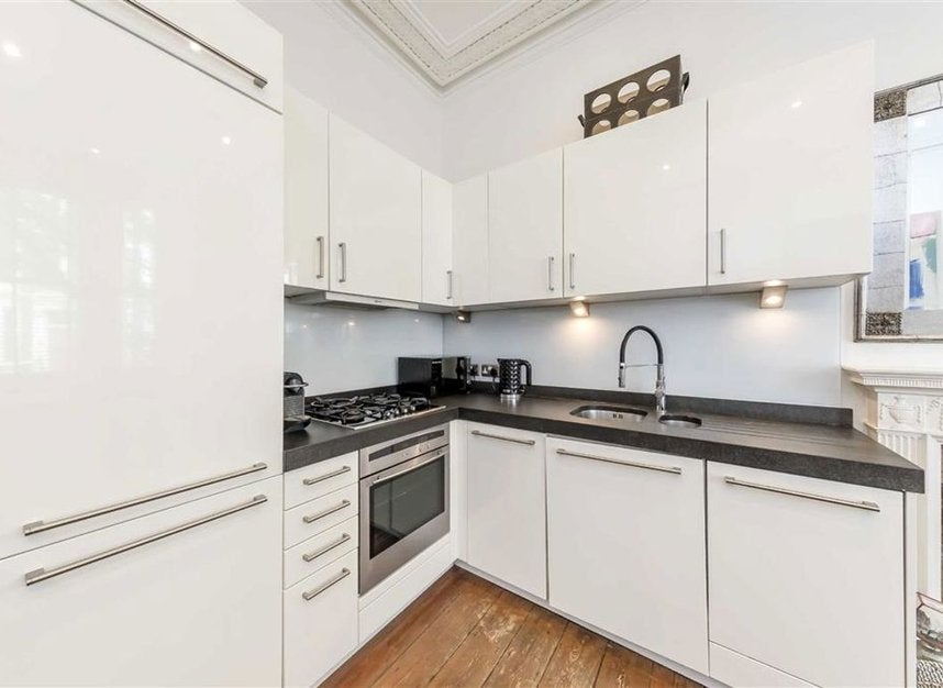 Flat Finborough Road in Greater London