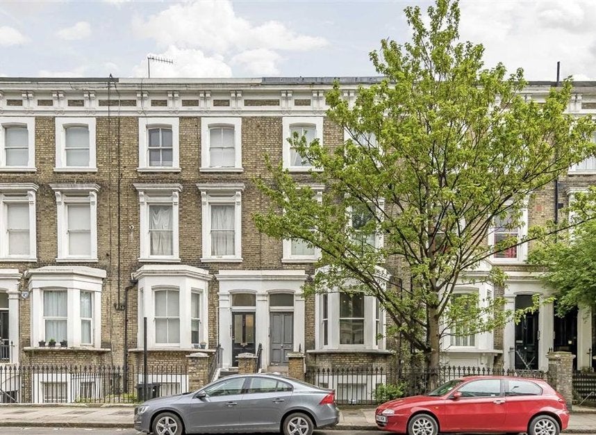 Flat Finborough Road in Greater London