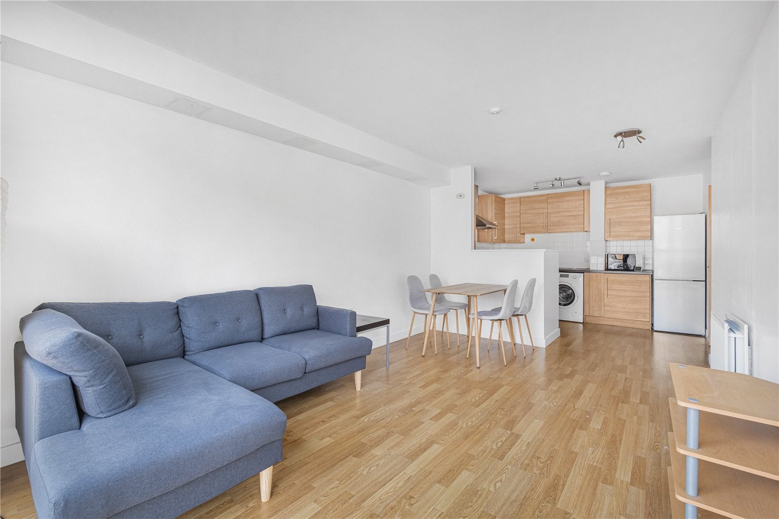 Flat Christian Street in Greater London