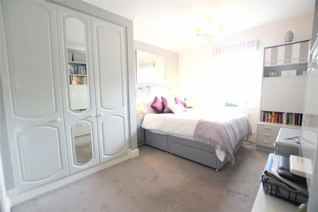 Flat Townside Place in Surrey Heath
