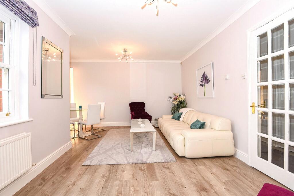 Flat Townside Place in Surrey Heath