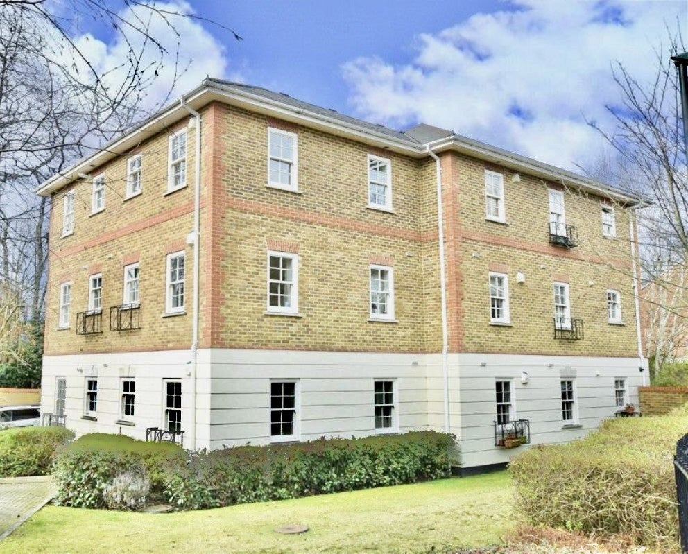 Flat Townside Place in Surrey Heath