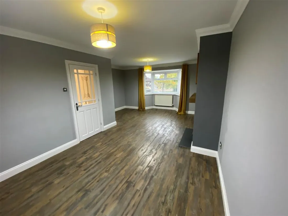 Flat Lawrence Avenue in Penywaun