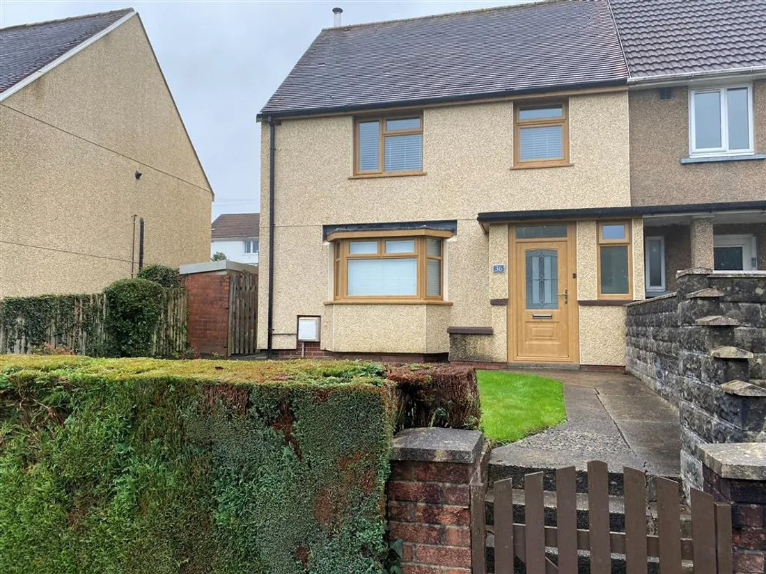 Flat Lawrence Avenue in Penywaun