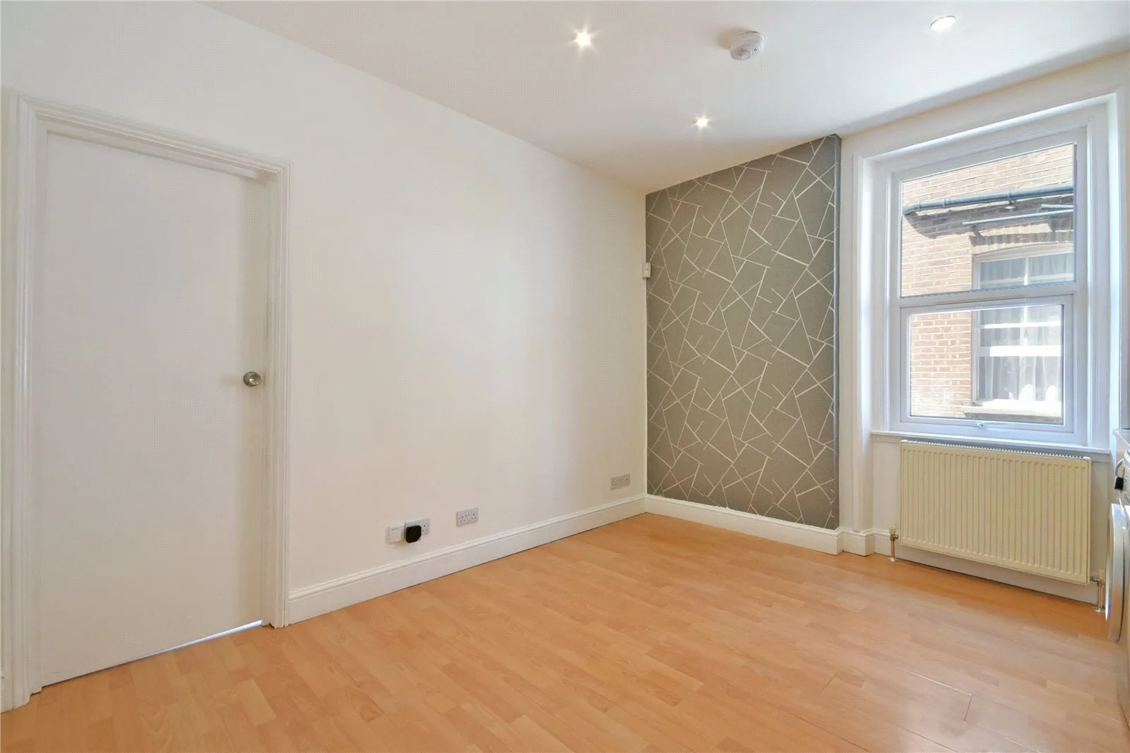 Flat Cricklewood Broadway in Greater London