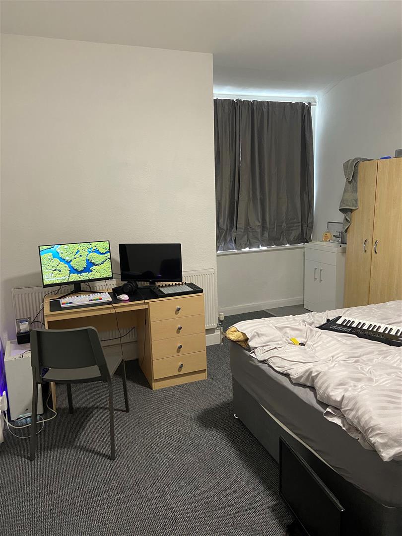 Room Wellesley Avenue in Hull