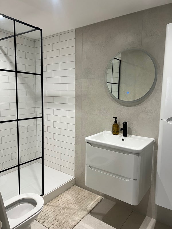 Room Garratt Lane in Greater London