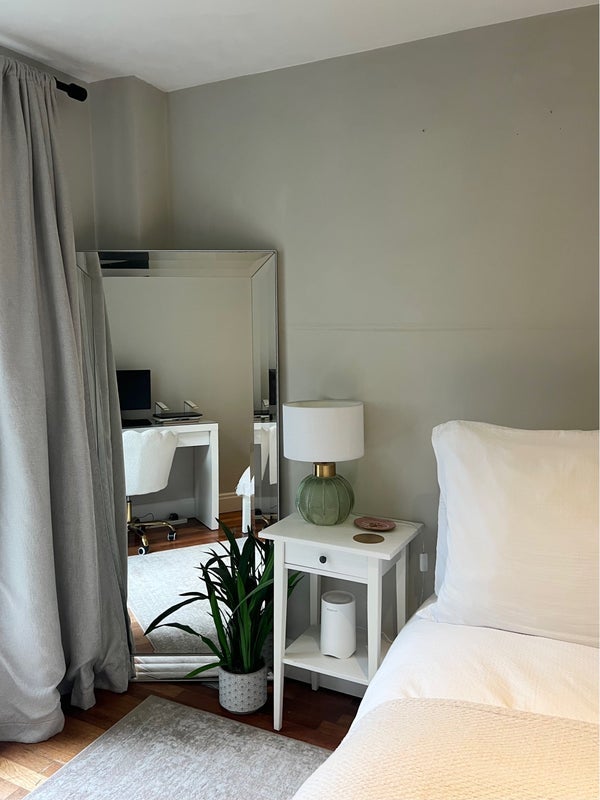 Room Garratt Lane in Greater London