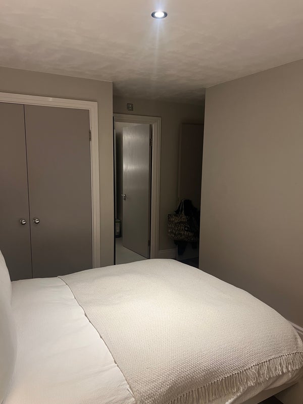Room Garratt Lane in Greater London