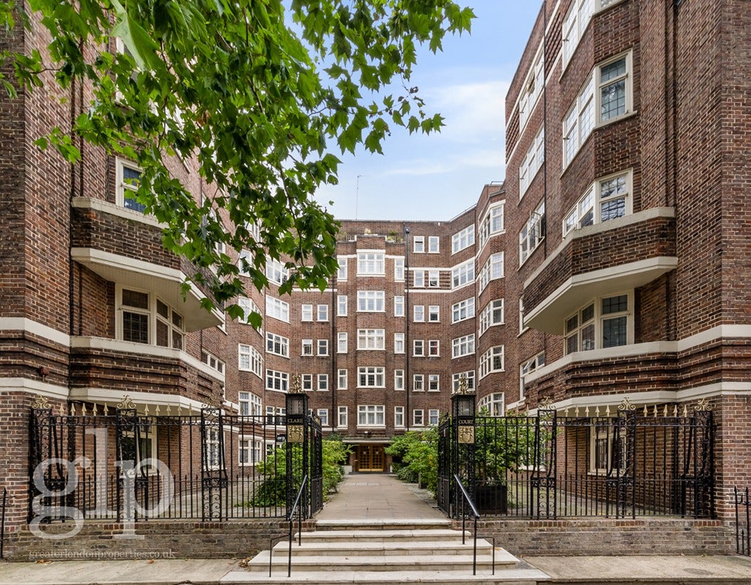 Flat Wakefield Mews in Greater London
