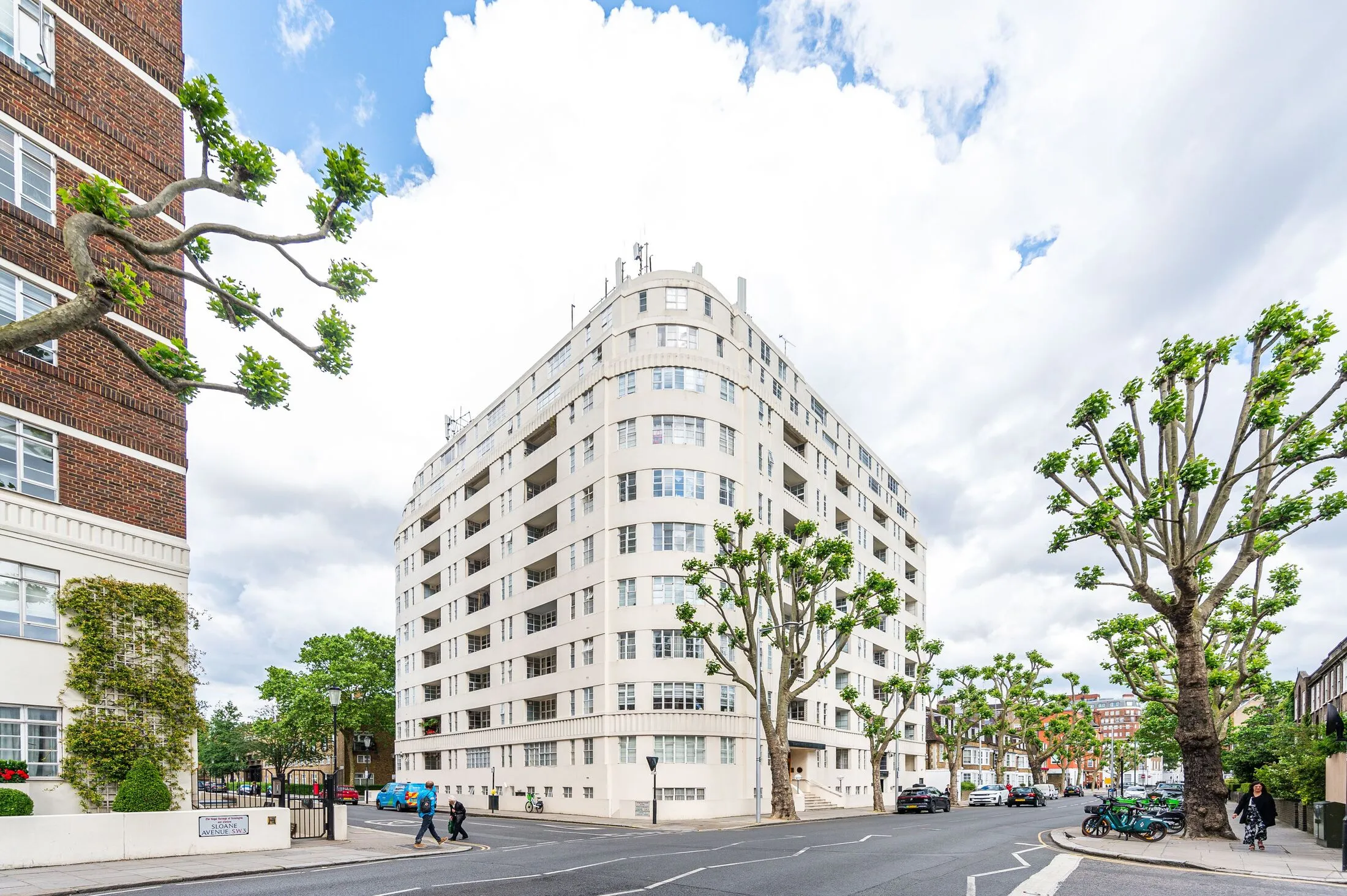 Flat Sloane Avenue in Greater London
