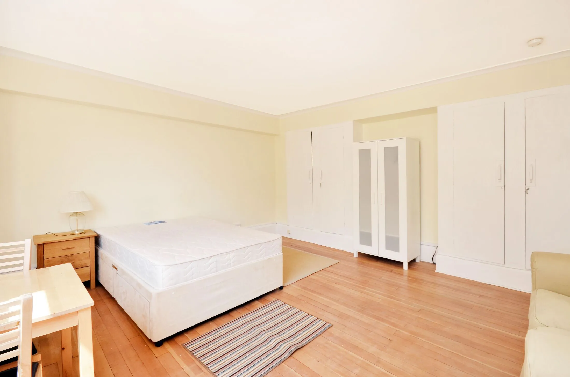 Flat Sloane Avenue in Greater London