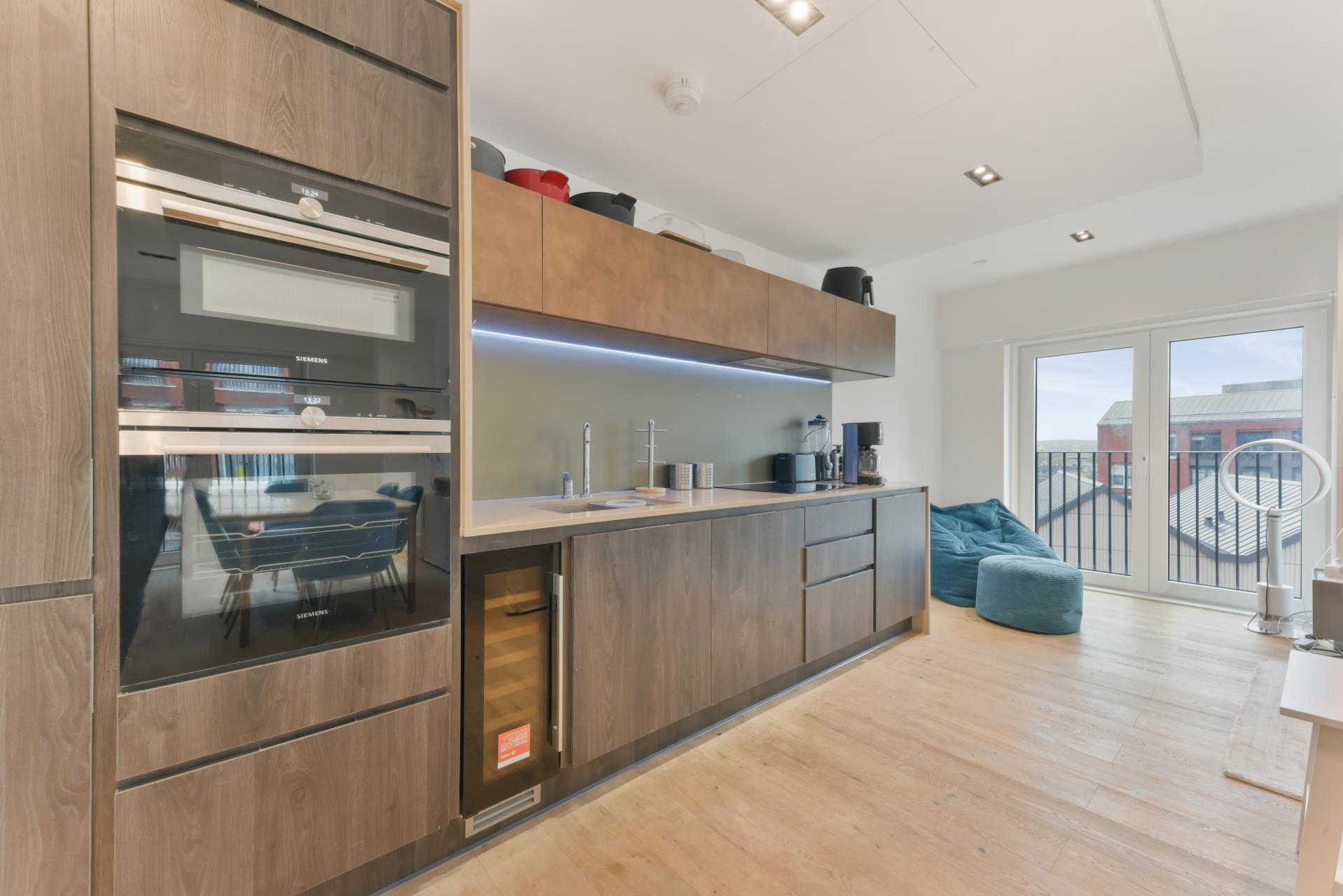 Flat Miles Street in Greater London