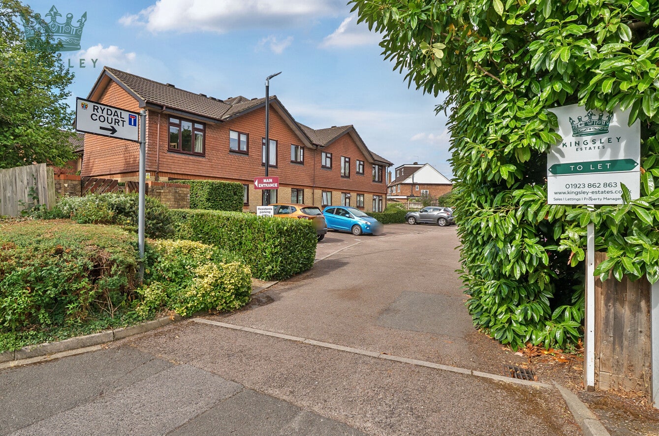 Flat Grasmere Close in Watford