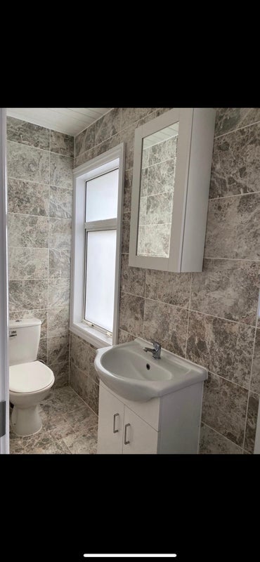 Room Vicarage Road in Greater London