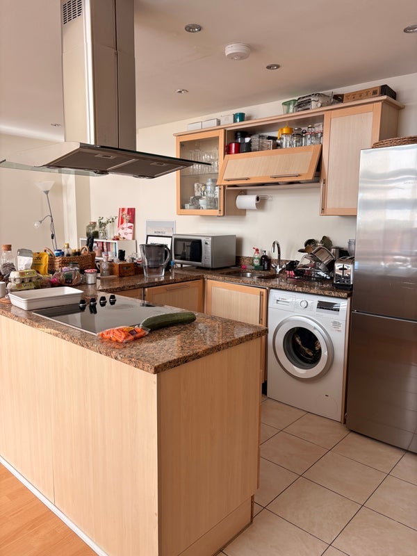 Room Montaigne Close in City of Westminster