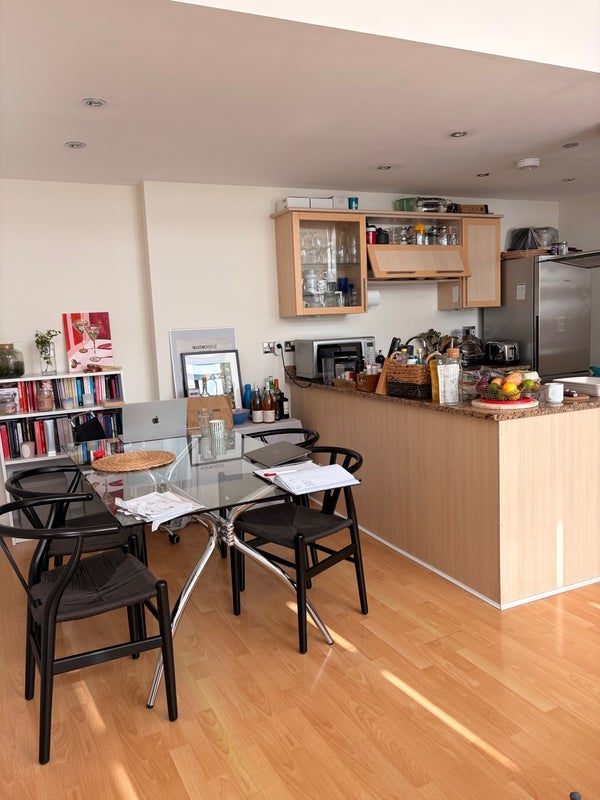 Room Montaigne Close in City of Westminster