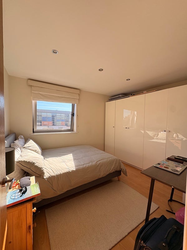 Room Montaigne Close in City of Westminster