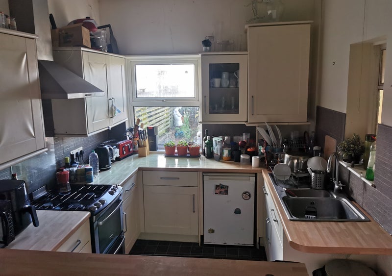 Room Raymend Road in Bristol