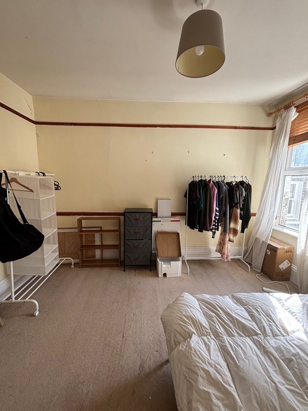 Room Cornwall Grove in Greater London