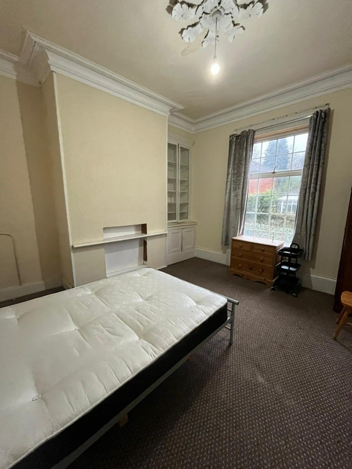 Room Cliff Road in Leeds