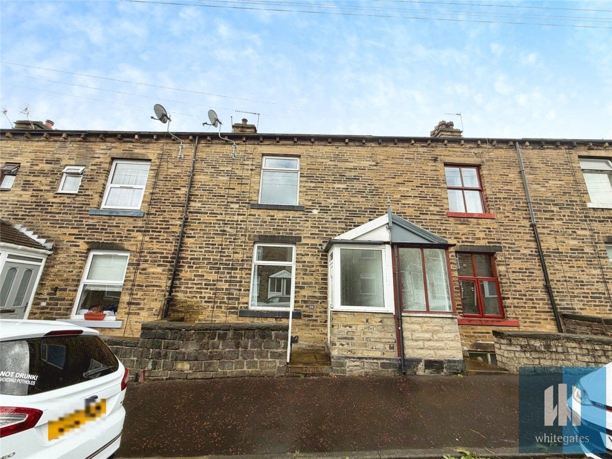 House Woodside Place in Calderdale