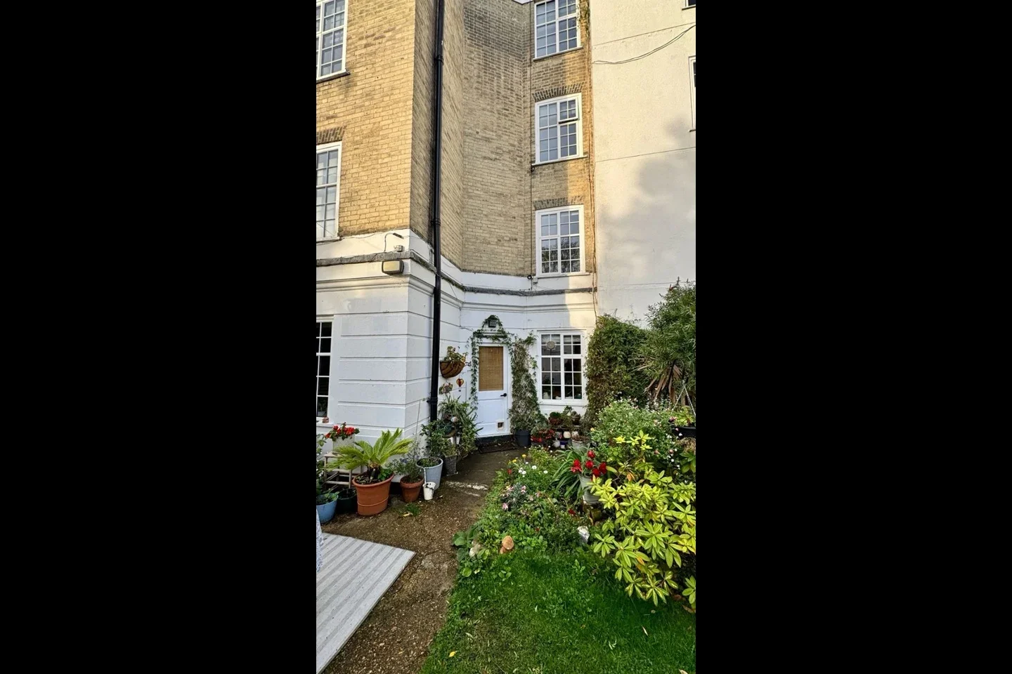 Flat Oakfield Court in Greater London