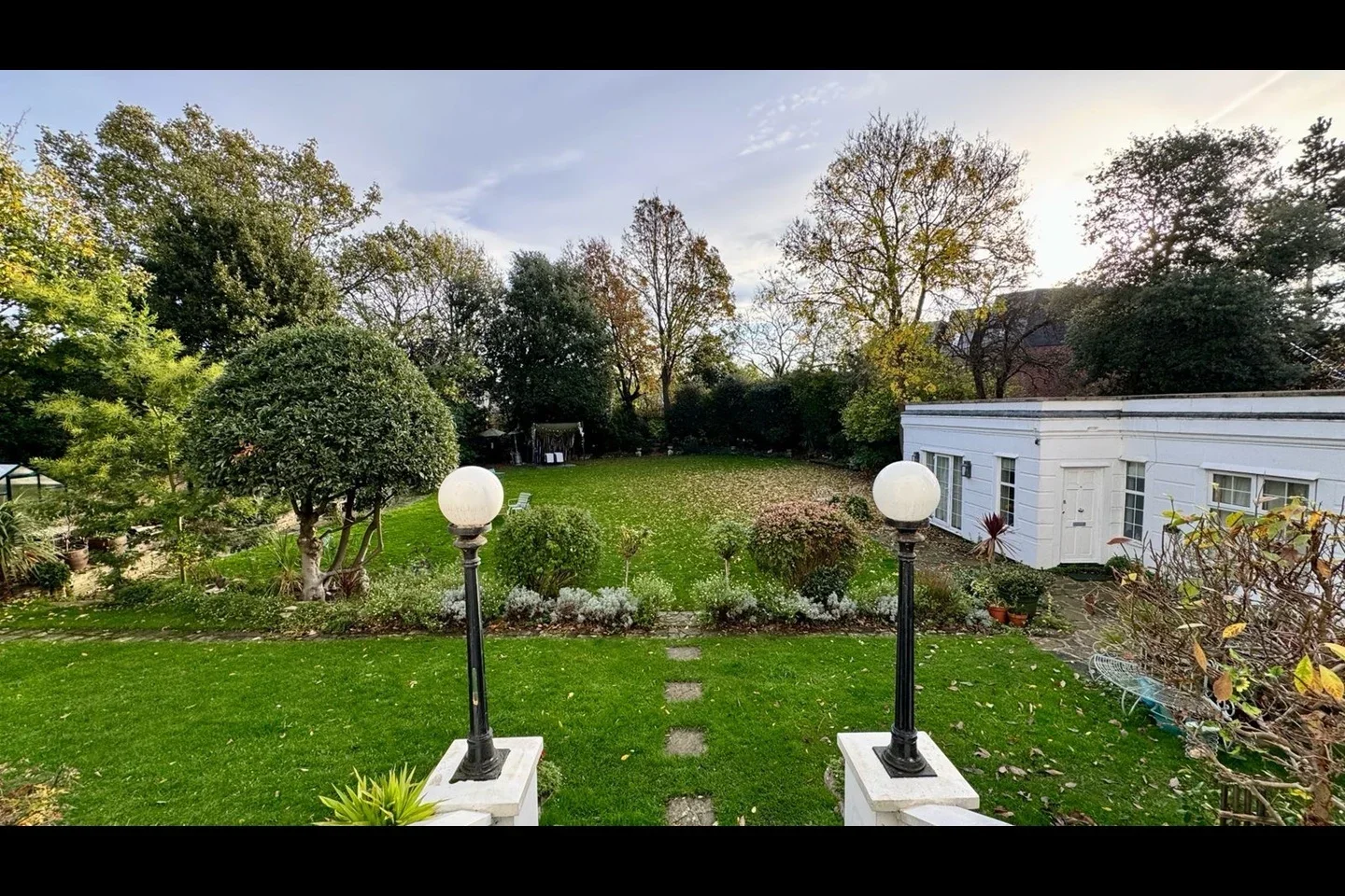 Flat Oakfield Court in Greater London