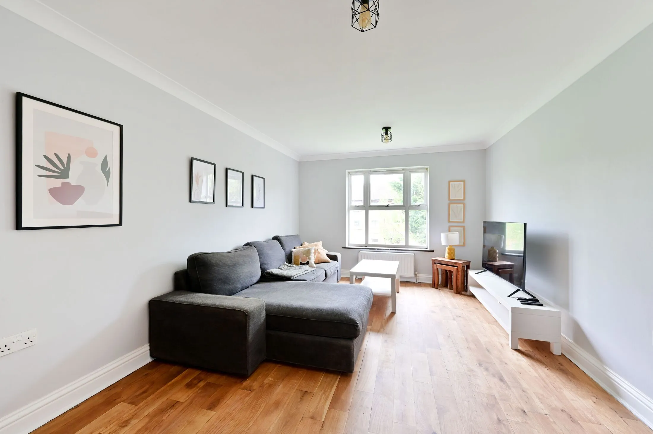 Flat Henfield Road in Greater London